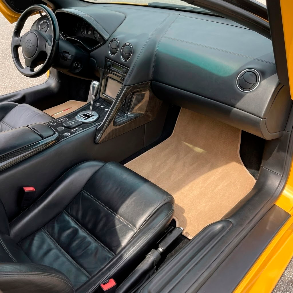 ランボルギーニ ムルシエラゴ用カスタマイズ可能なベージュフロアマット AutoWin ブランド