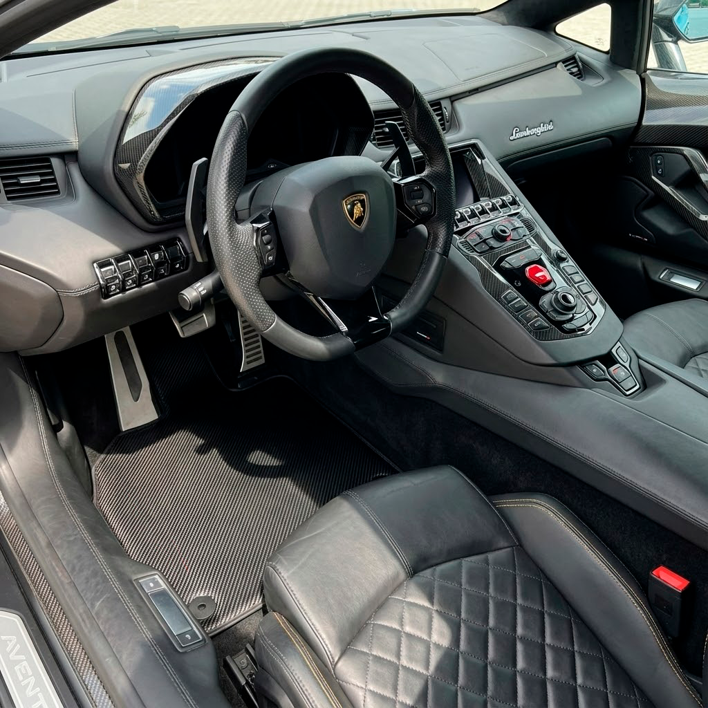 ランボルギーニ アヴェンタドール用カスタマイズ可能なカーボンファイバーフロアマット