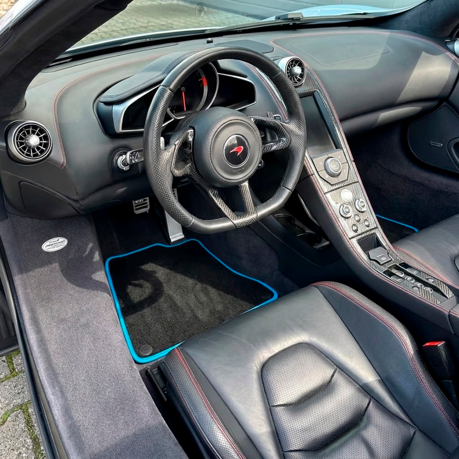 マクラーレン 600 LT (2018-2020) 用ブラック フロアマット ブルー トリム付き