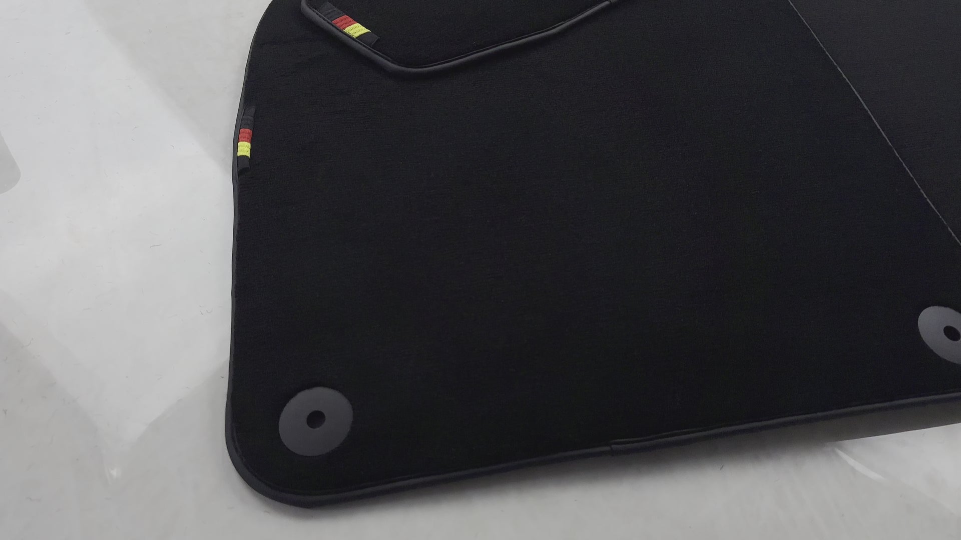 Schwarze Fußmatten für Porsche 911 - 992 (2019-2024) mit deutscher Flagge - AutoWin