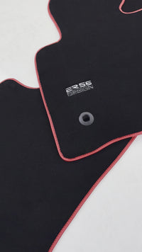 トヨタ ランドクルーザー 200 (2008-2012) レッドトリム用ブラック フロアマット | ER56のデザイン