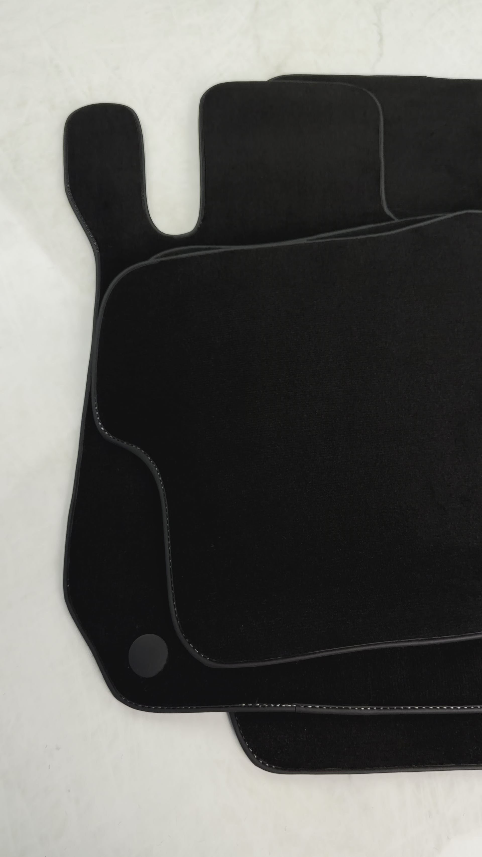 Black Floor Mats For Mercedes-Benz C-Class W204 (2007-2014) - AutoWin