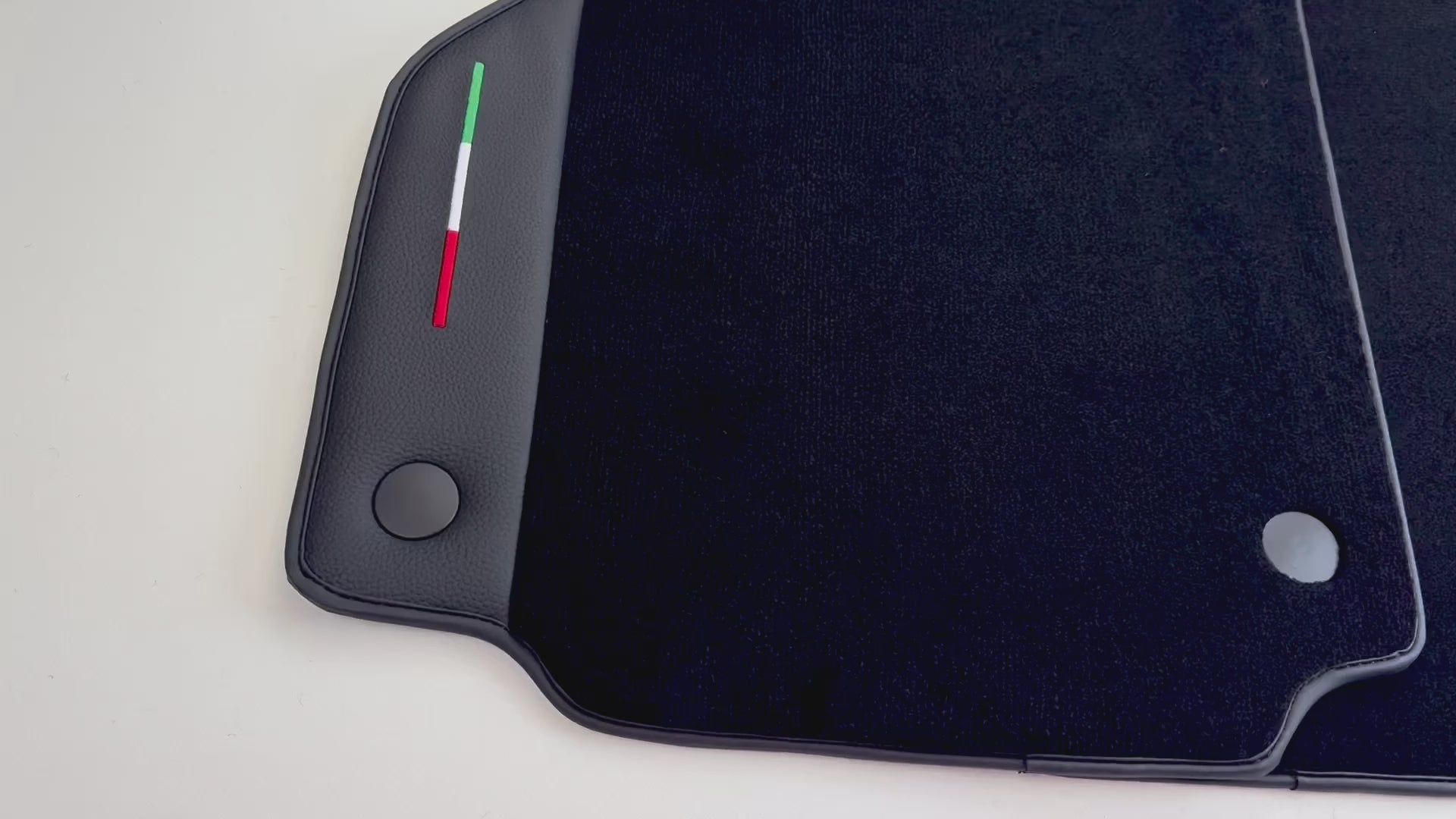 Schwarze Fußmatten für Ferrari 488 Spider (2016-2022) mit Leder - AutoWin