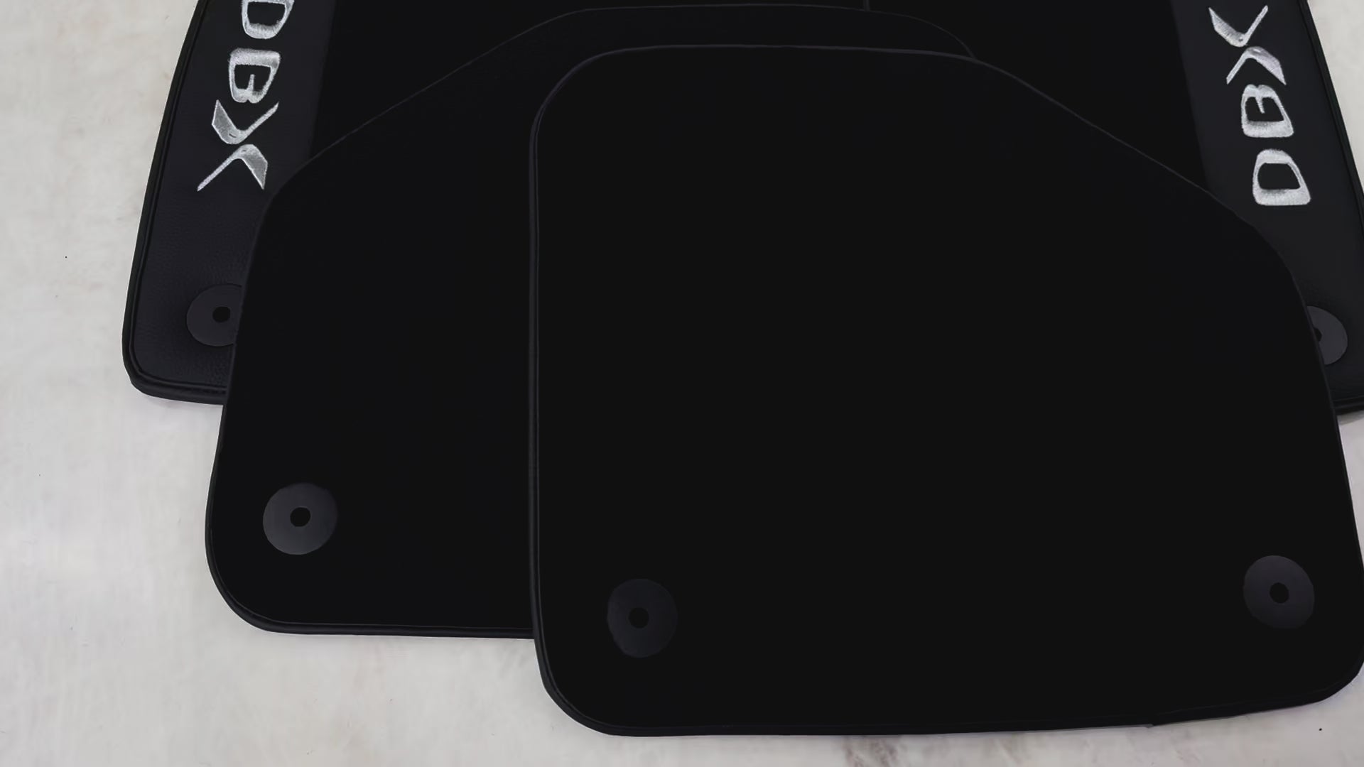 アストンマーティン DBX (2020-2023) 用 ブラック フロアマット レザー付き - AutoWin