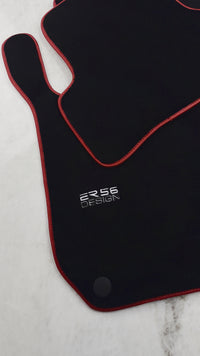 ブラックフロアマット メルセデスベンツ Cクラス W204 クーペ 2012-2015 ER56 デザイン レッドトリム付き