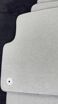 Bentley Bentayga (2015-2023) 用グレー フロアマット