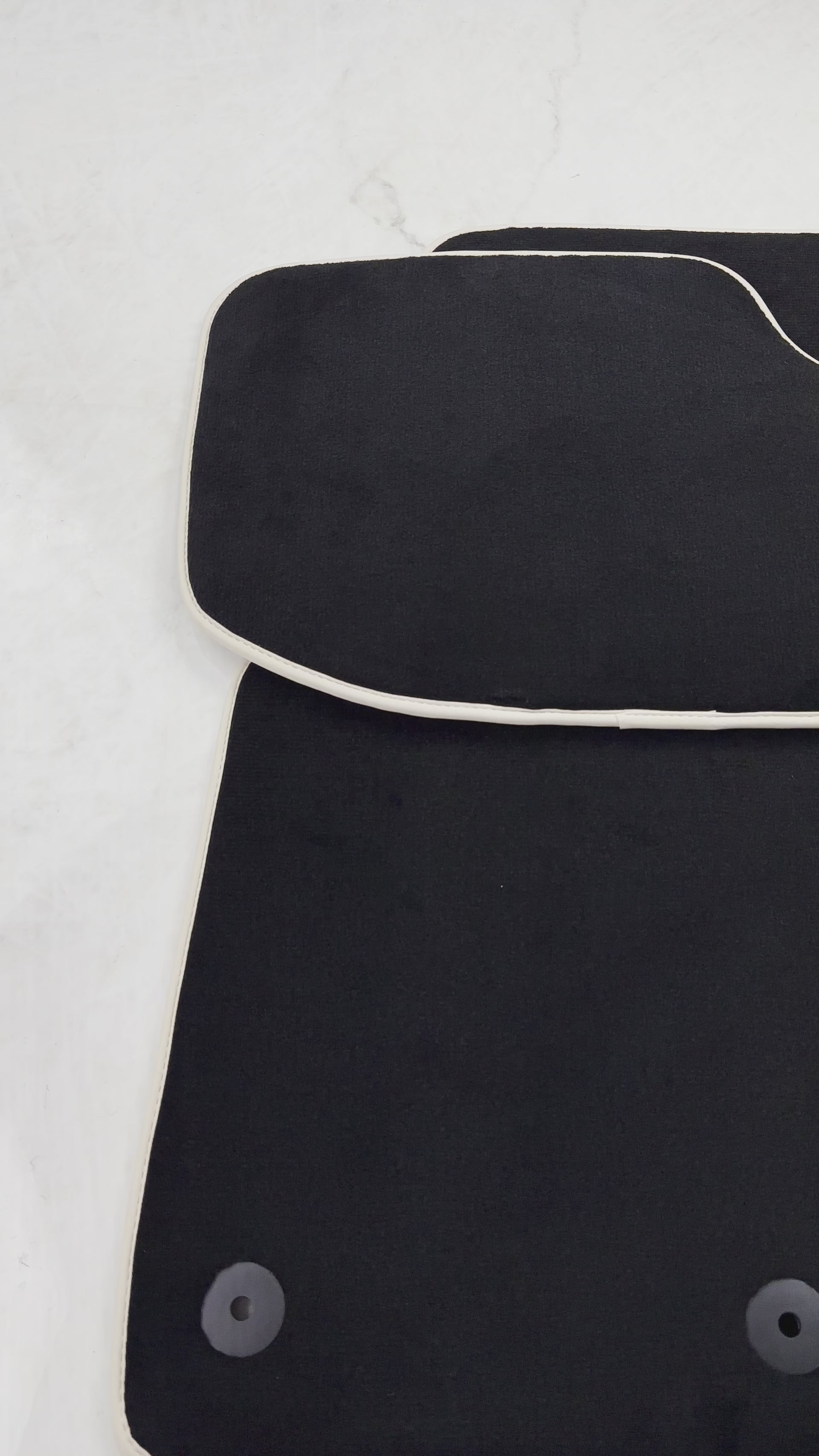 ベントレー コンチネンタル GTC コンバーチブル (2018–2023) 用ブラック フロアマット - AutoWin