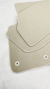 ベントレー コンチネンタル GT (2018–2023) 用ベージュ フロアマット