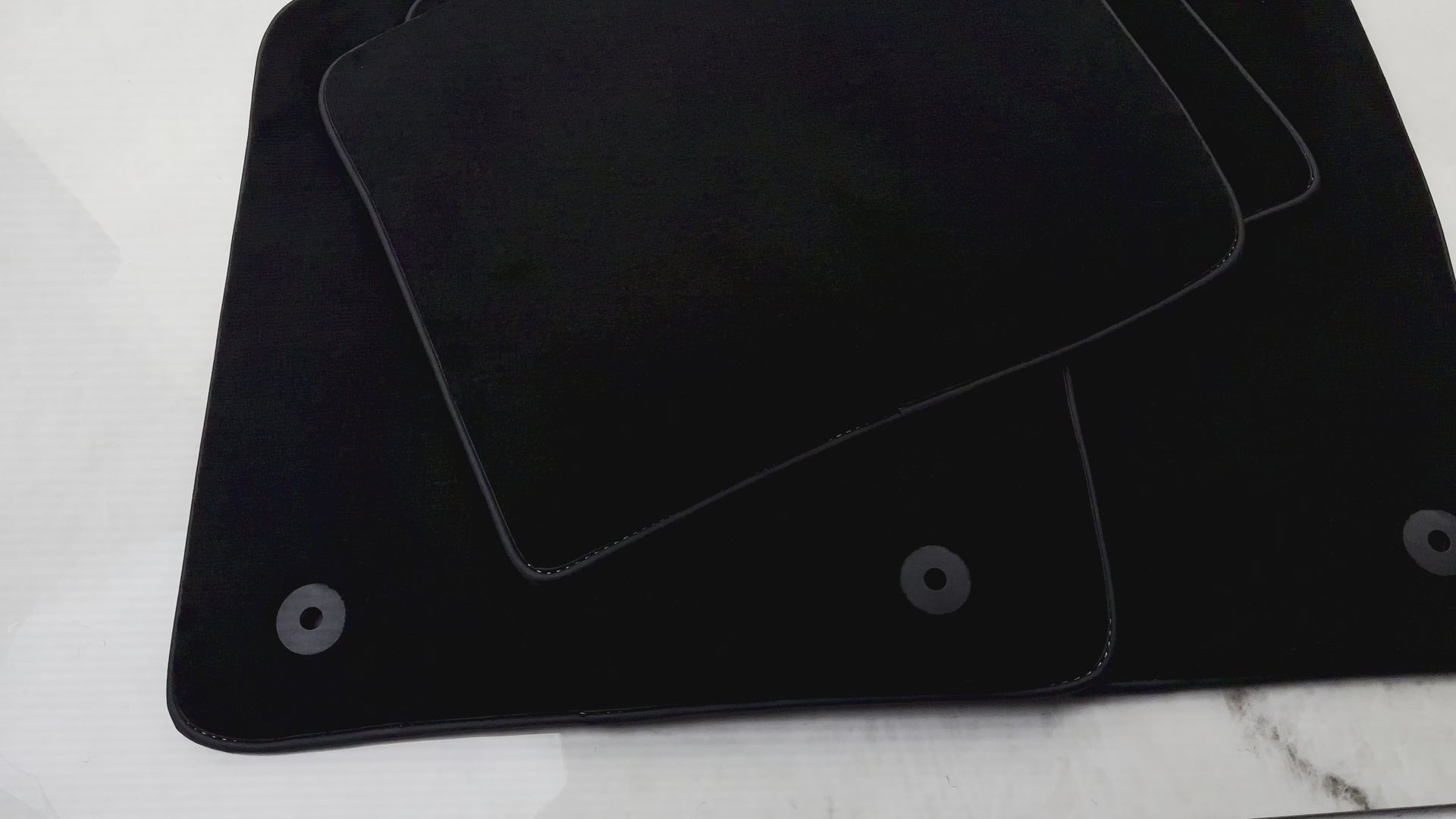 Schwarze Fußmatten für Fisker Karma (2011-2012) - AutoWin