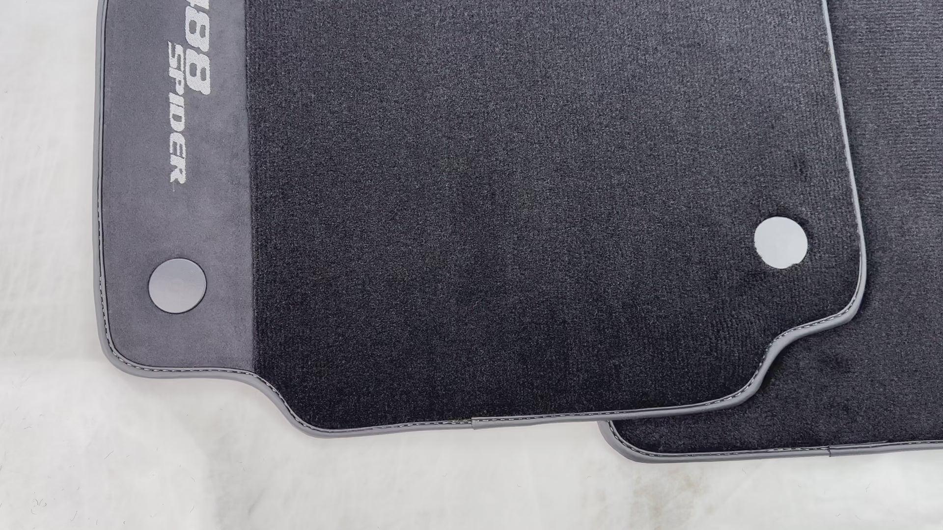 Schwarze Fußmatten für Ferrari 488 Spider 2015–2022 - AutoWin