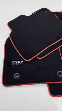 Schwarze Fußmatten für Toyota Camry (2017–2023) ER56 Design