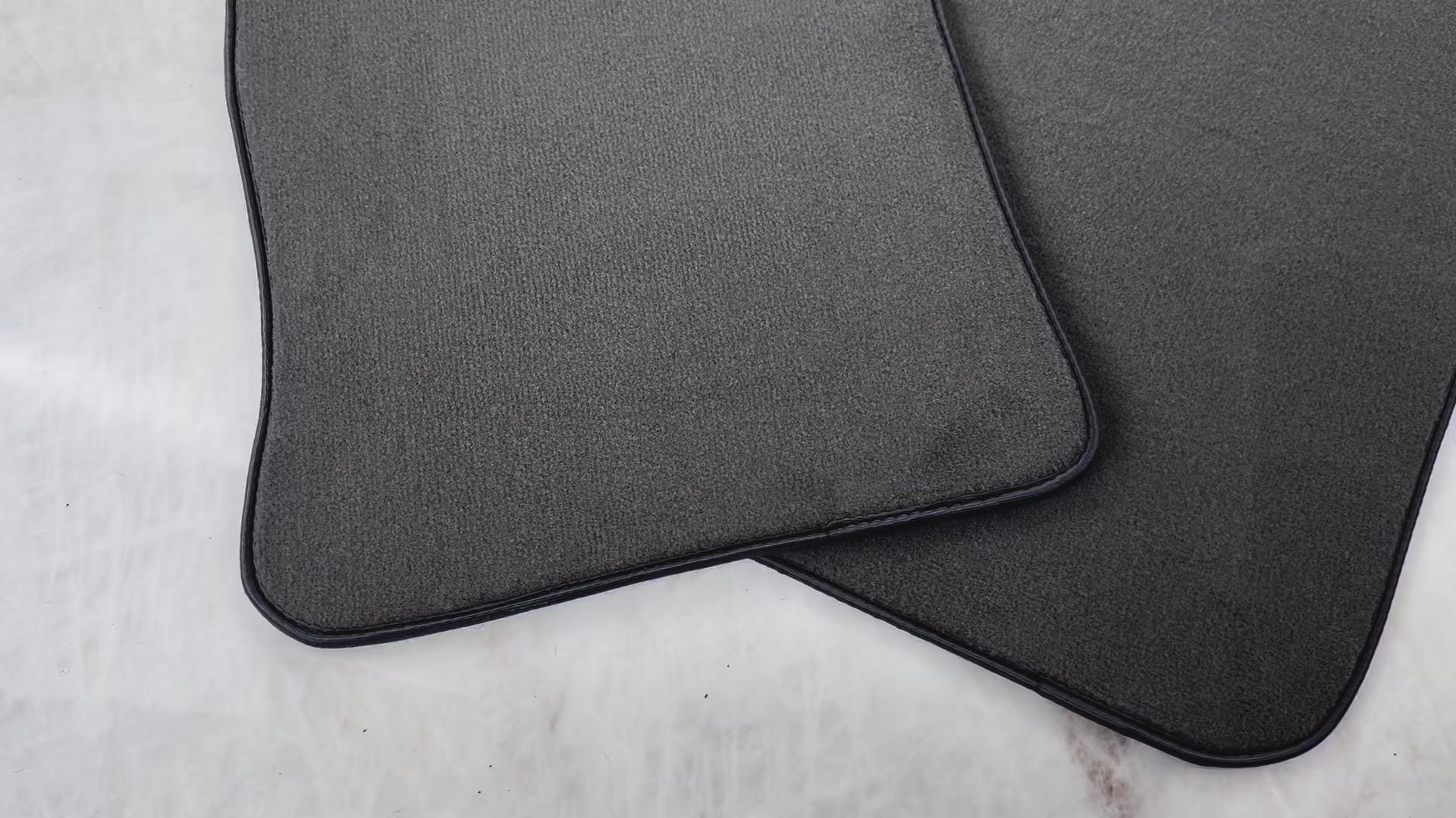 シボレー コルベット C2 (1963-1967) 用グレー フロアマット - AutoWin