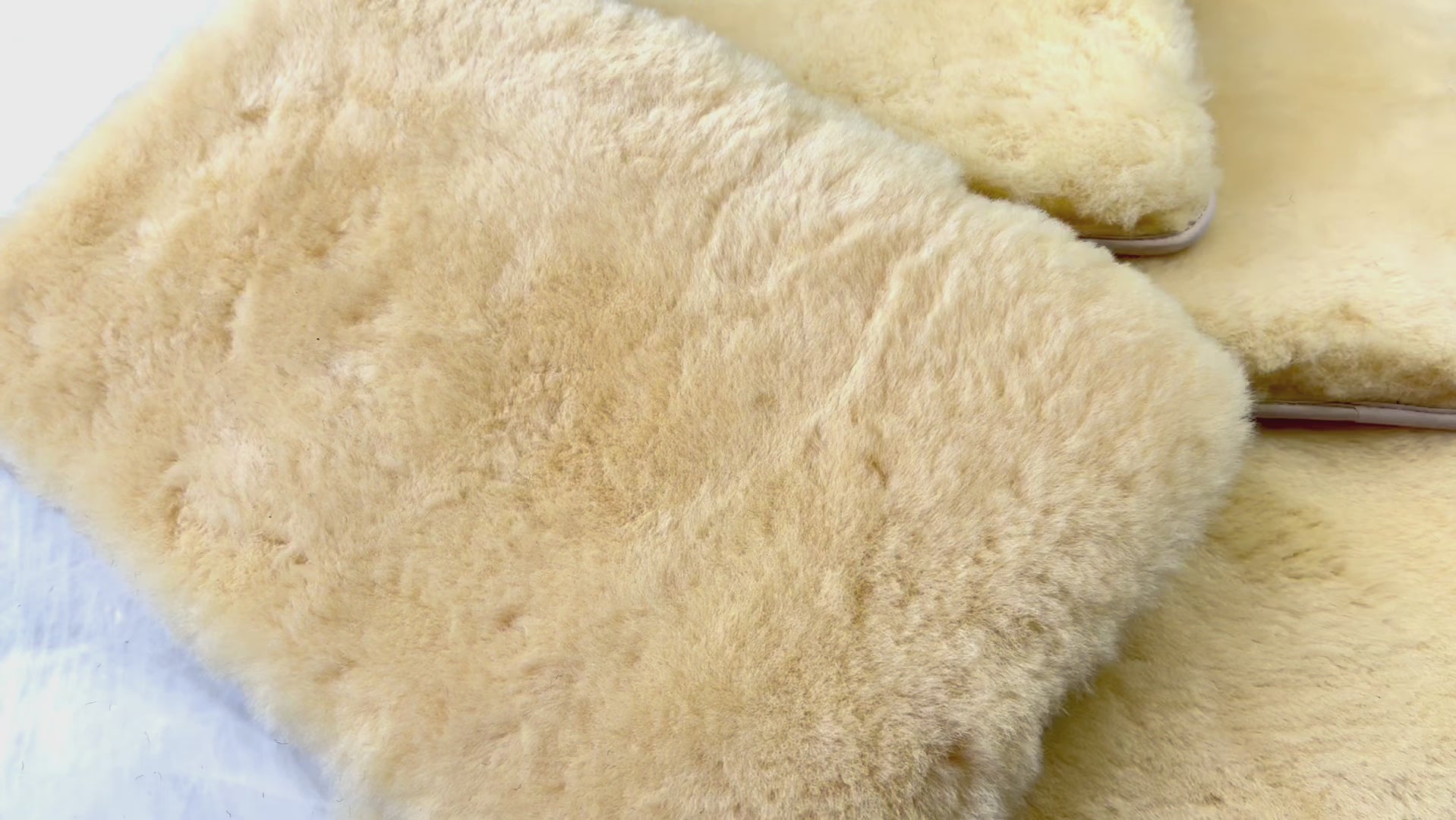 Natural Color Medical Sheepskin Floor Mats for Rolls Royce Cullinan | Relugan - ER56 Design