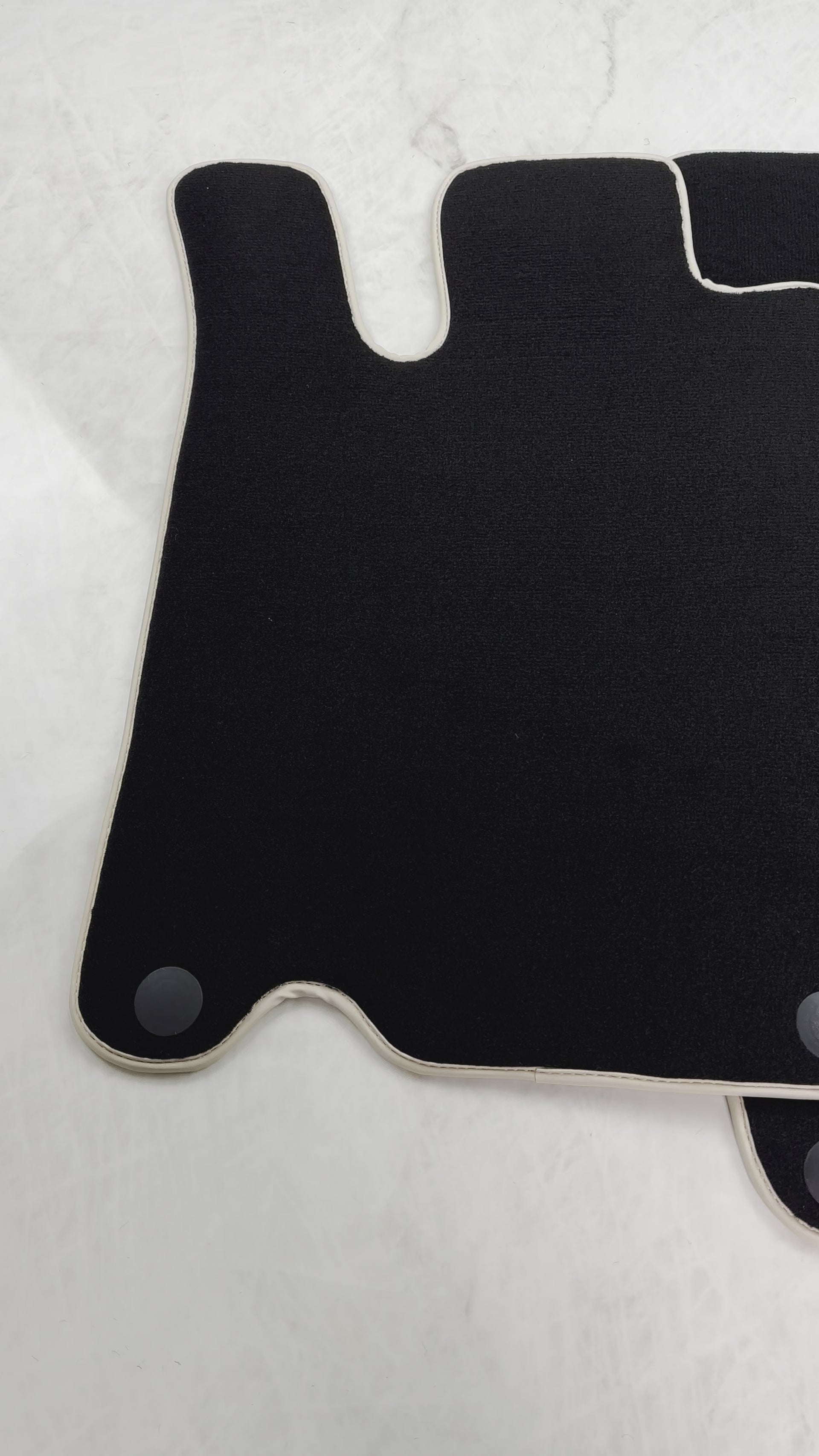 Schwarze Fußmatten für Mercedes-Benz SL-Klasse R230 (2001–2012) mit beigem Rand - AutoWin