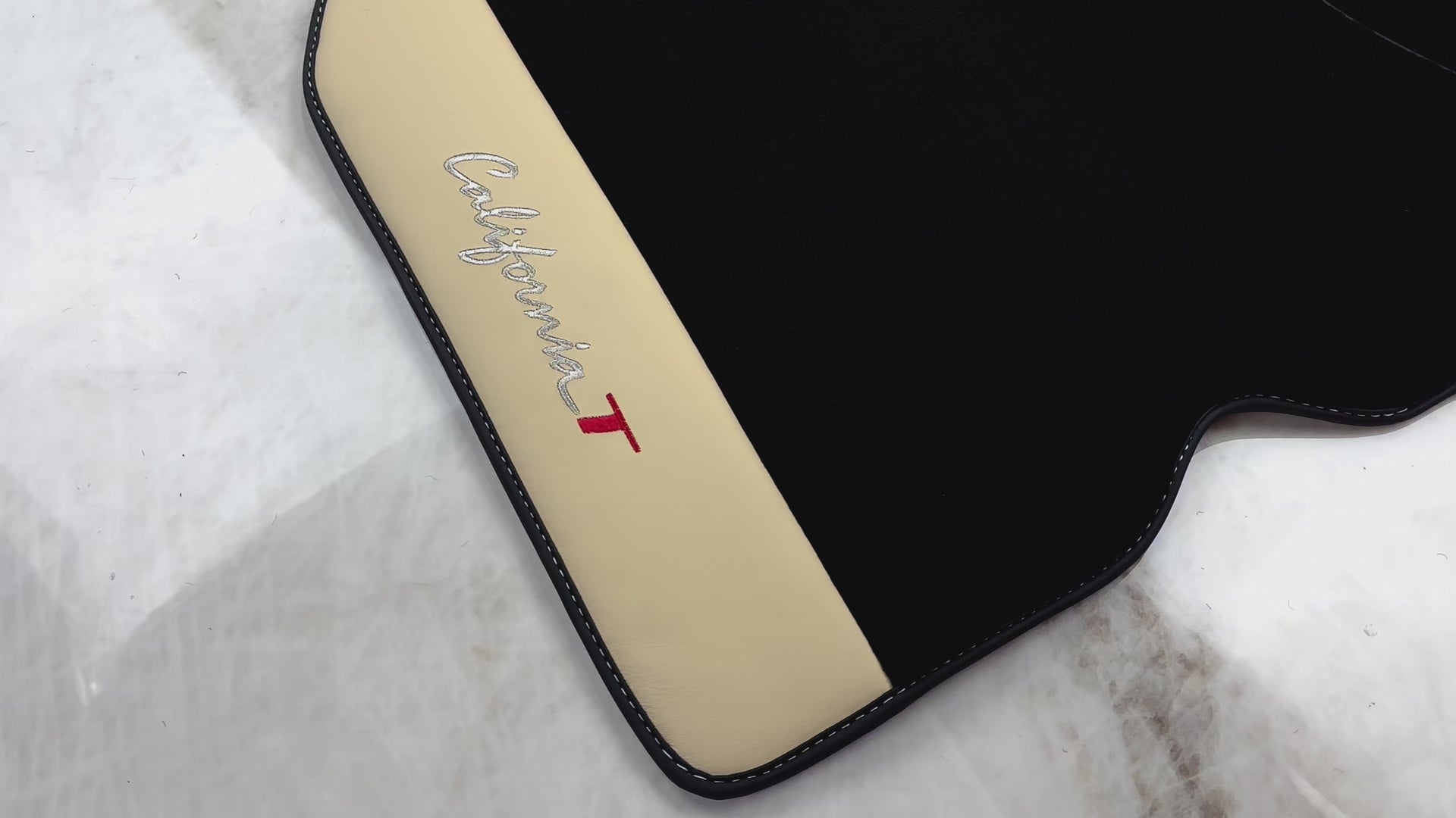 フェラーリ カリフォルニア T (2015–2018) 用 ブラック フロアマット クレマ ナッパレザー - AutoWin