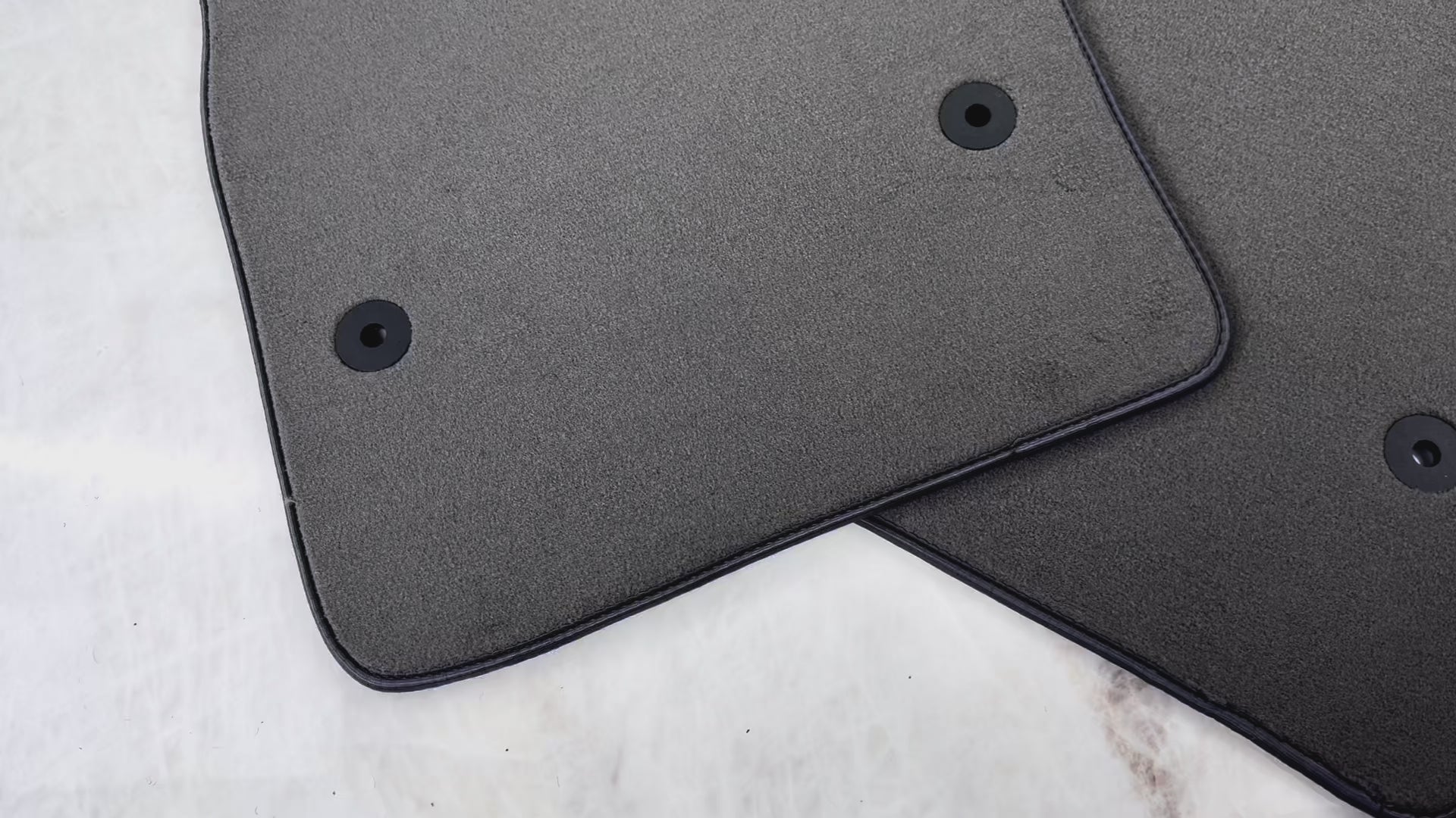 シボレー コルベット C8 (2020-2024) 用グレー フロアマット - AutoWin