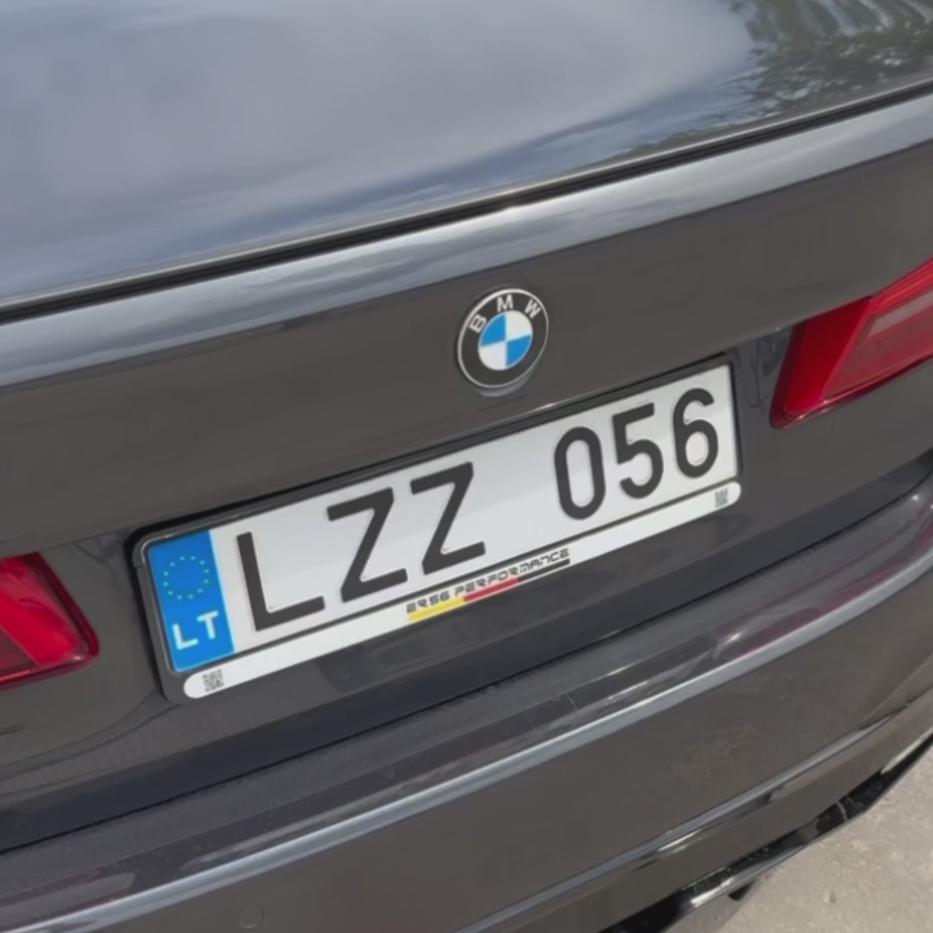 ナンバープレートフレーム