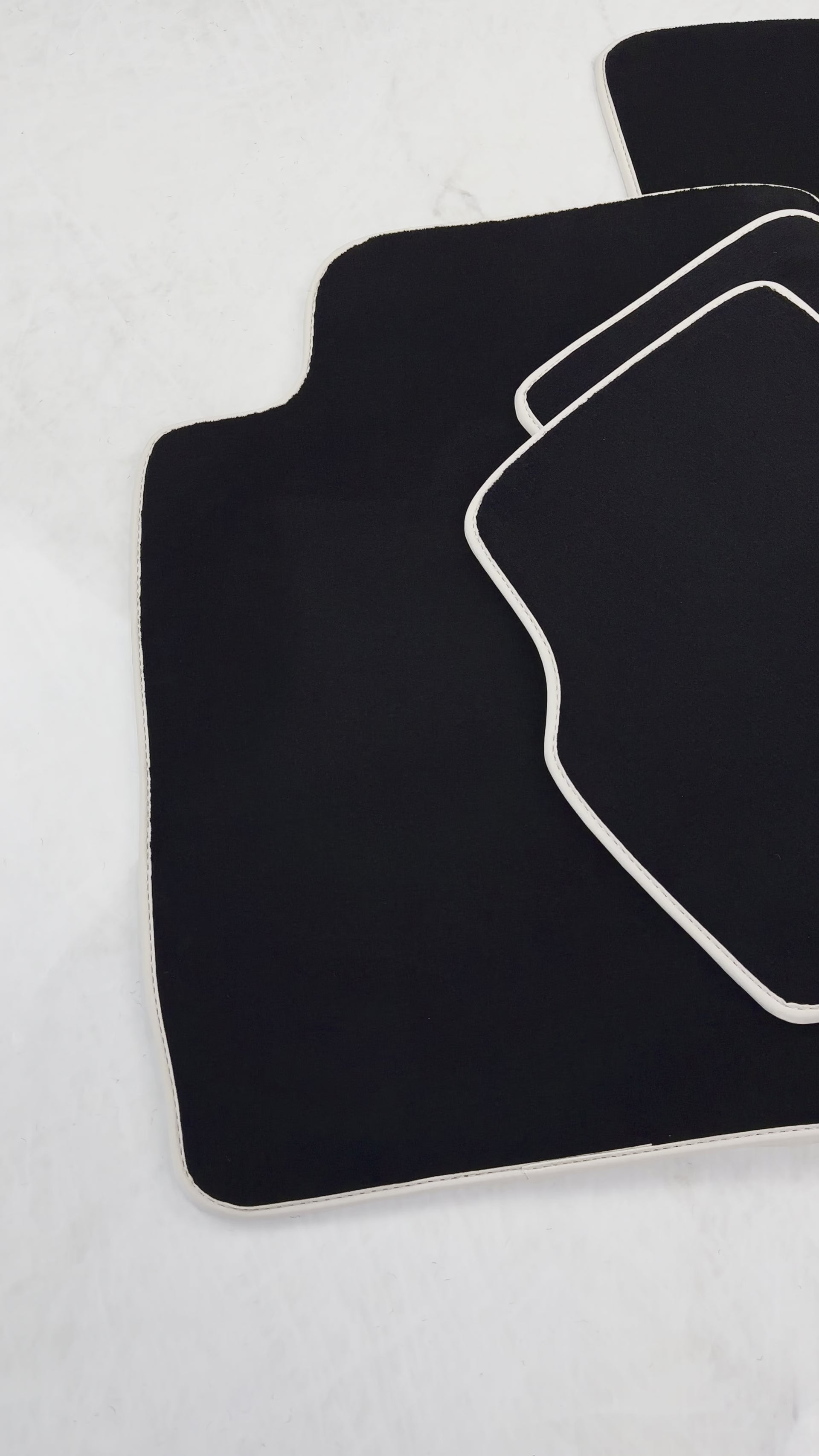 Schwarze Fußmatten für Alfa Romeo 159 (2005–2011). - AutoWin