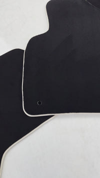 トヨタ ランドクルーザー 100 (1998-2007) 用フロアマット |ベージュのトリム