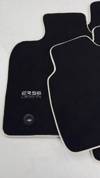 トヨタ カムリ (2017) ER56 デザイン用ブラック フロアマット
