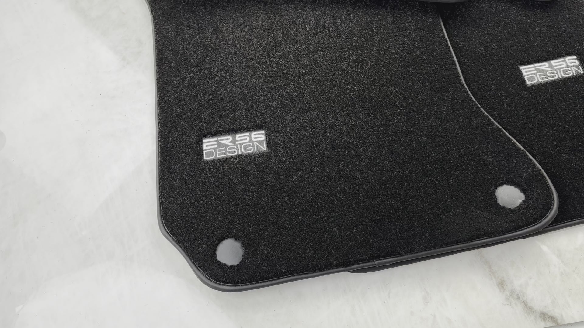 メルセデスベンツ Eクラス W213 セダン (2016-2020) ハイブリッド用ブラックラグジュアリーフロアマット | ER56のデザイン - AutoWin