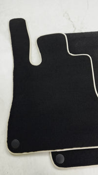 メルセデス・ベンツ SL クラス R231 (2012-2022) ベージュトリム用ブラックフロアマット