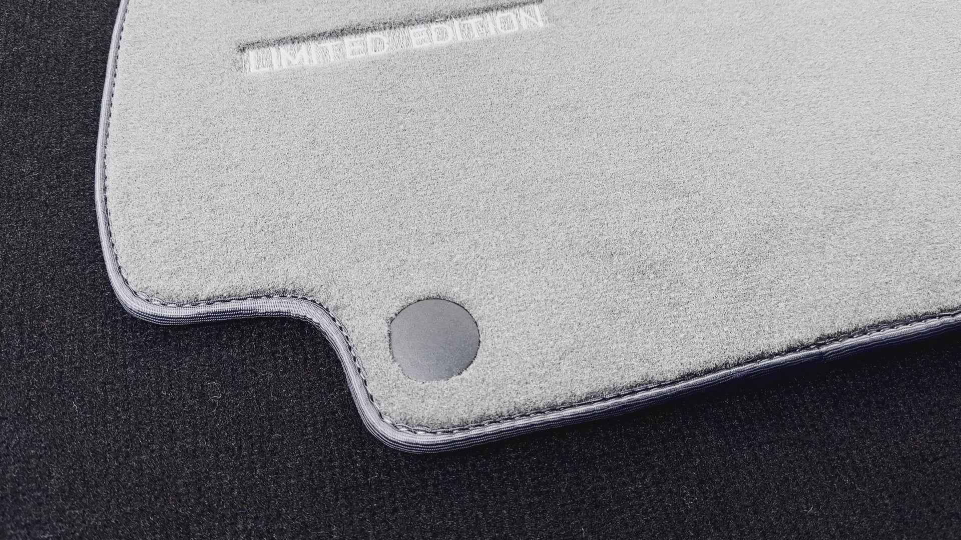 メルセデスベンツ Eクラス W213 セダン (2016-2020) 用グレーフロアマット |限定版 - AutoWin