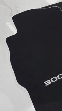 日産 300ZX (1990-2000) ホワイトトリム付きブラックフロアマット