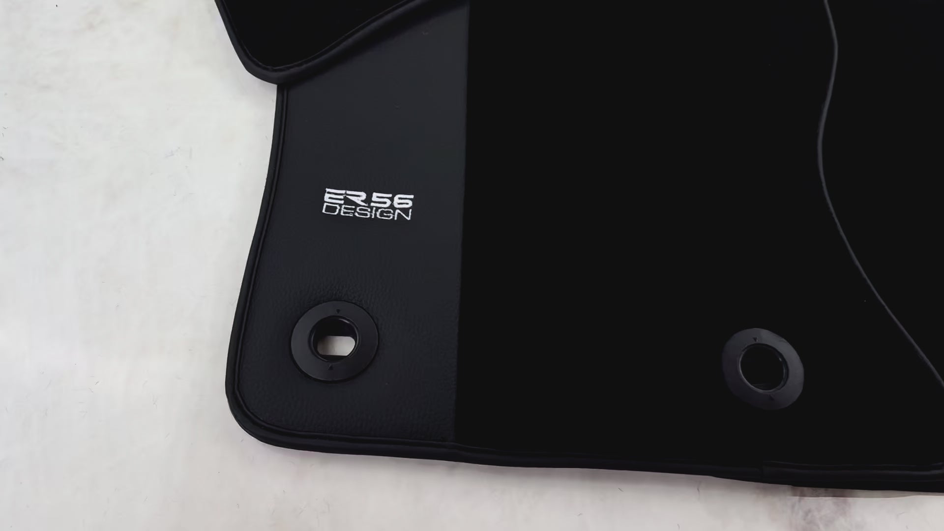 Schwarze Fußmatten für Jaguar F-Pace (2016-2024) mit Lederrändern von ER56 Design - ER56 Design