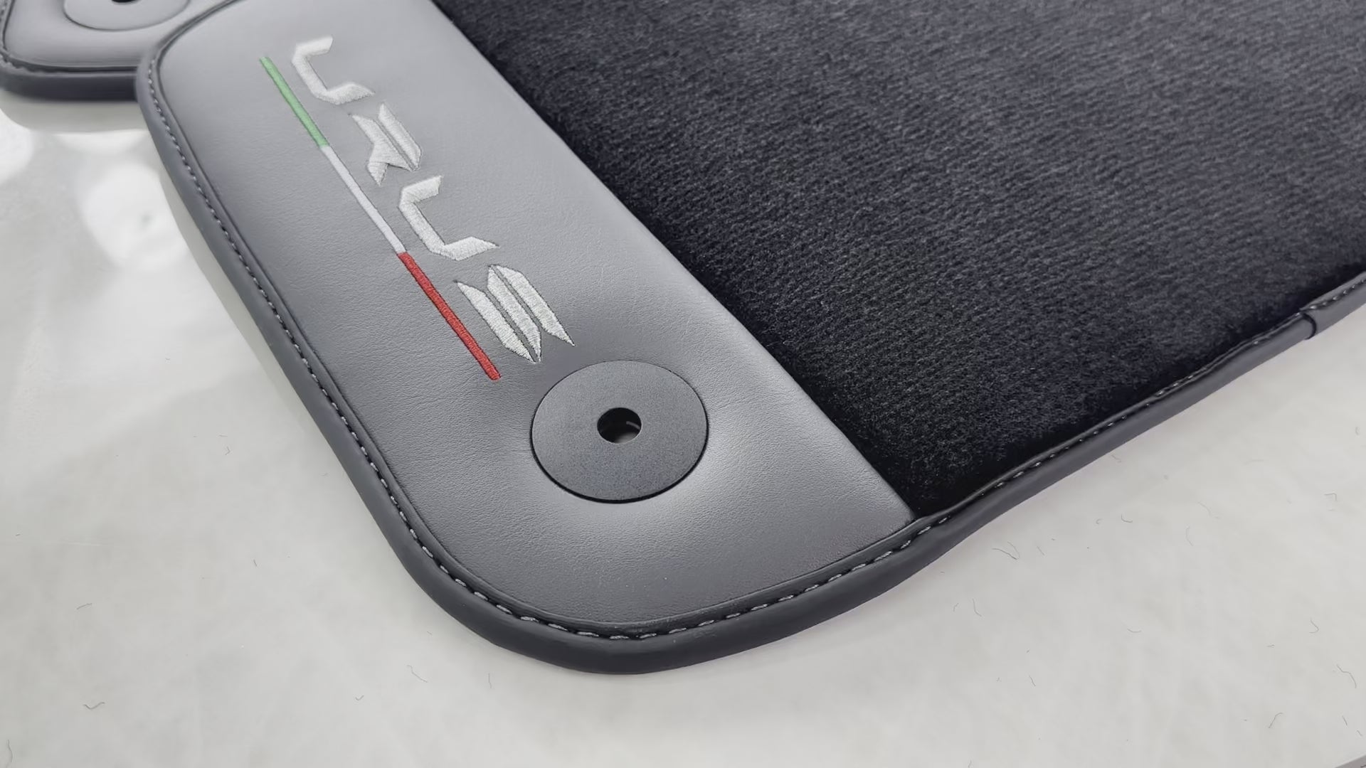 ランボルギーニ ウルス用ブラック フロアマット ダークグレーレザー - AutoWin.EU