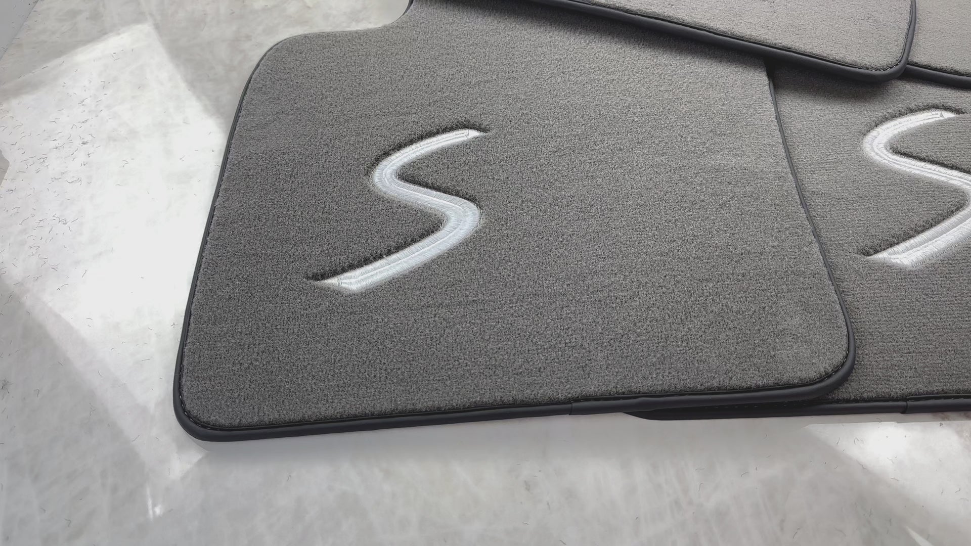 Mini Cooper / One R53 (2001-2007) Cooper S 用グレー フロアマット - AutoWin