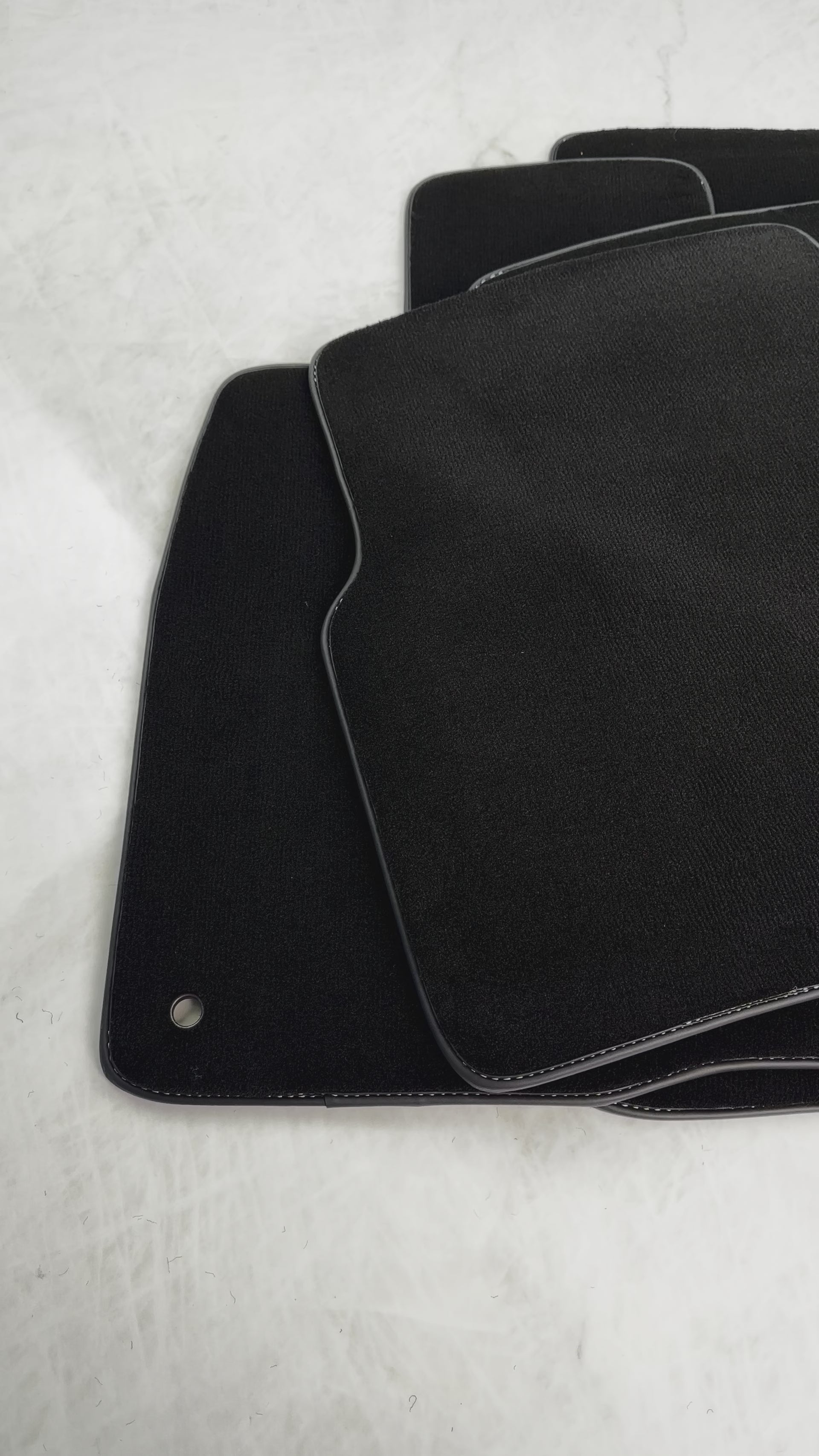 Kia Sportage (2010-2015) 用ブラック フロアマット - AutoWin