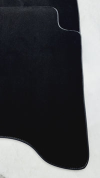 トヨタ ランドクルーザー 90 (1997-2003) 用ブラック フロアマット