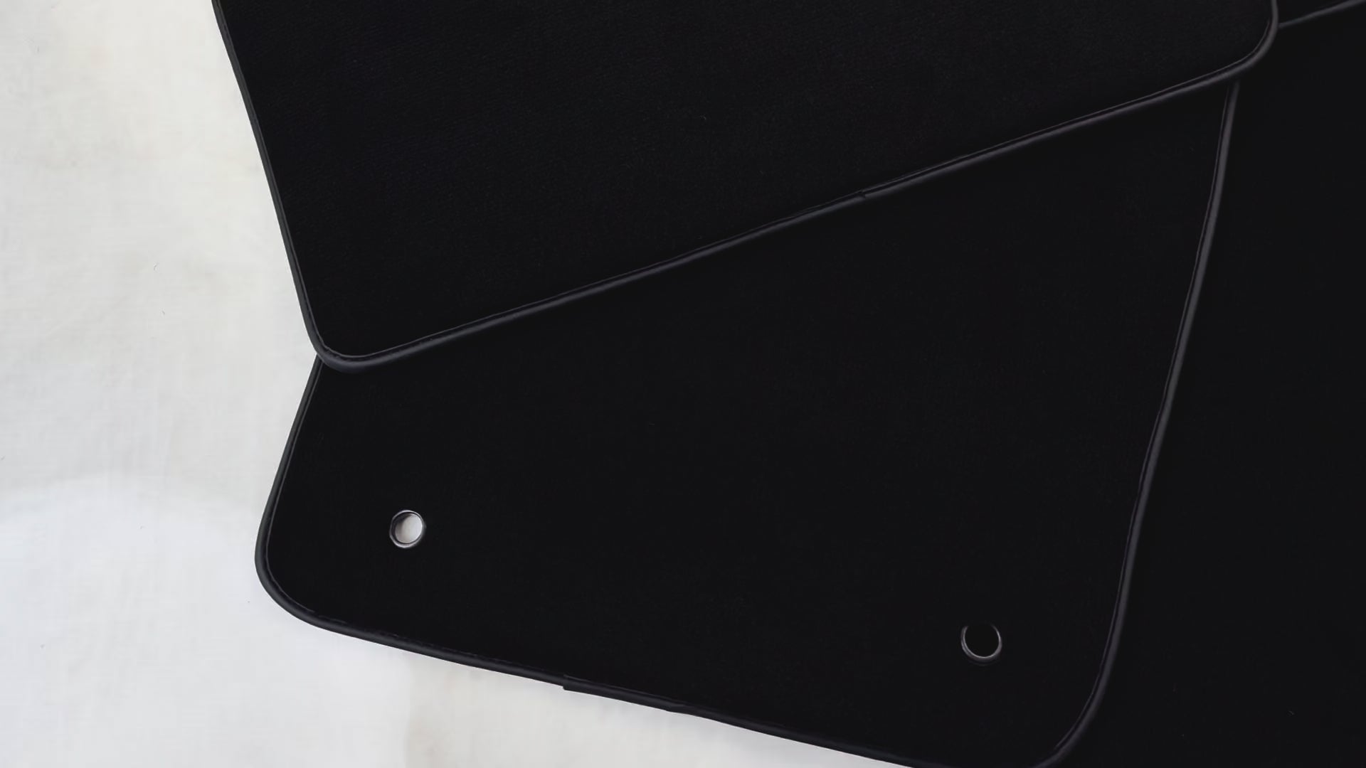 ジープ グランドチェロキー WK2 (2011-2023) 二重固定用ブラック フロアマット - AutoWin