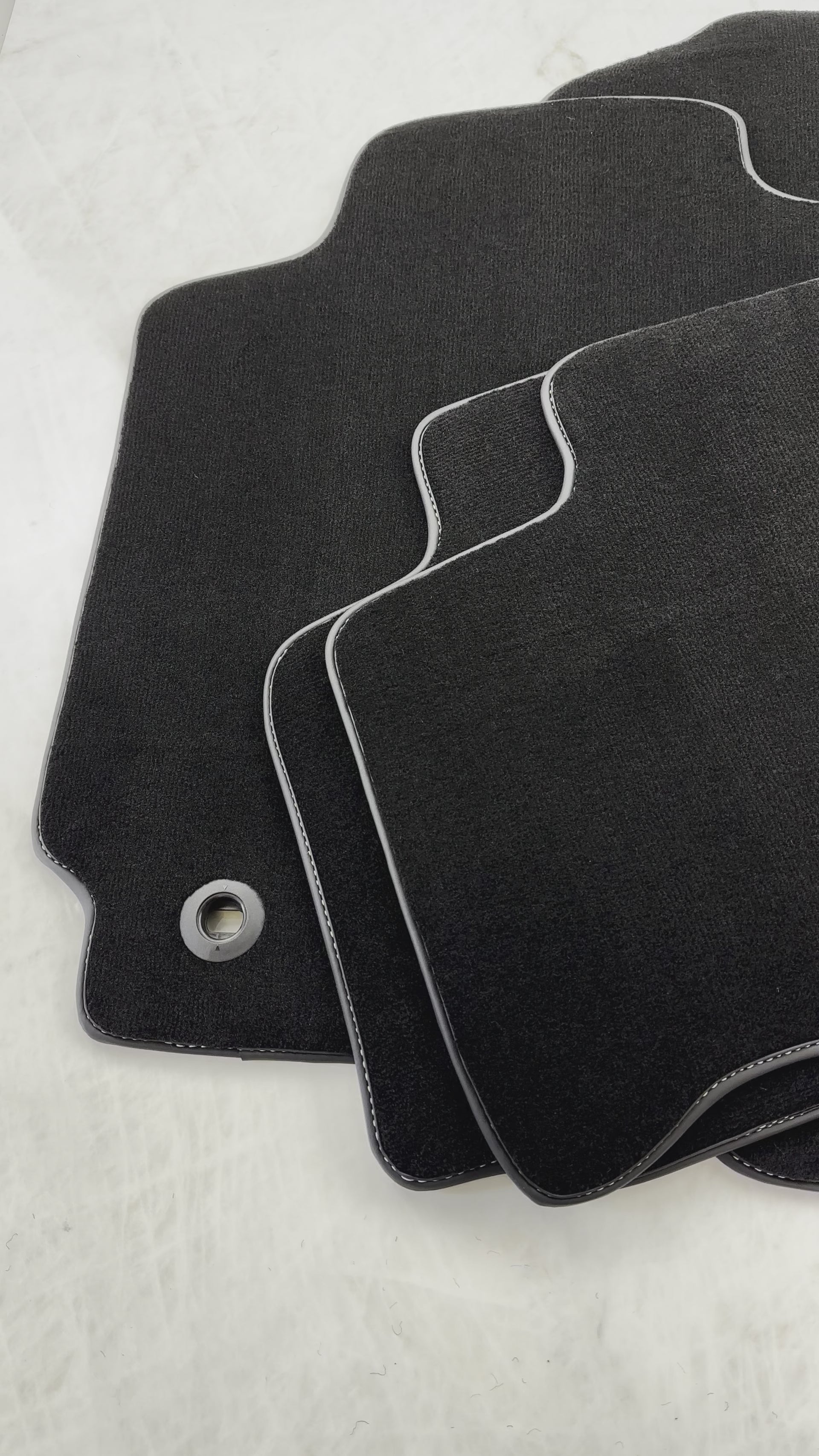 Black Floor Mats For Toyota RAV4 (2013-2018) - AutoWin