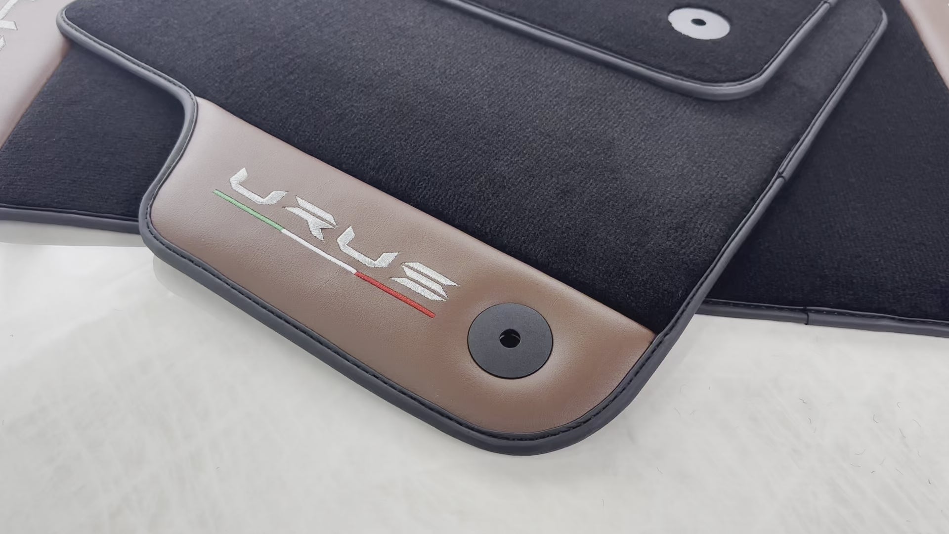 ランボルギーニ ウルス用ブラック フロアマット ブラウン レザー - AutoWin.EU