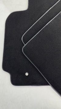 トヨタ RAV4 (2000-2003) 用ブラック フロアマット