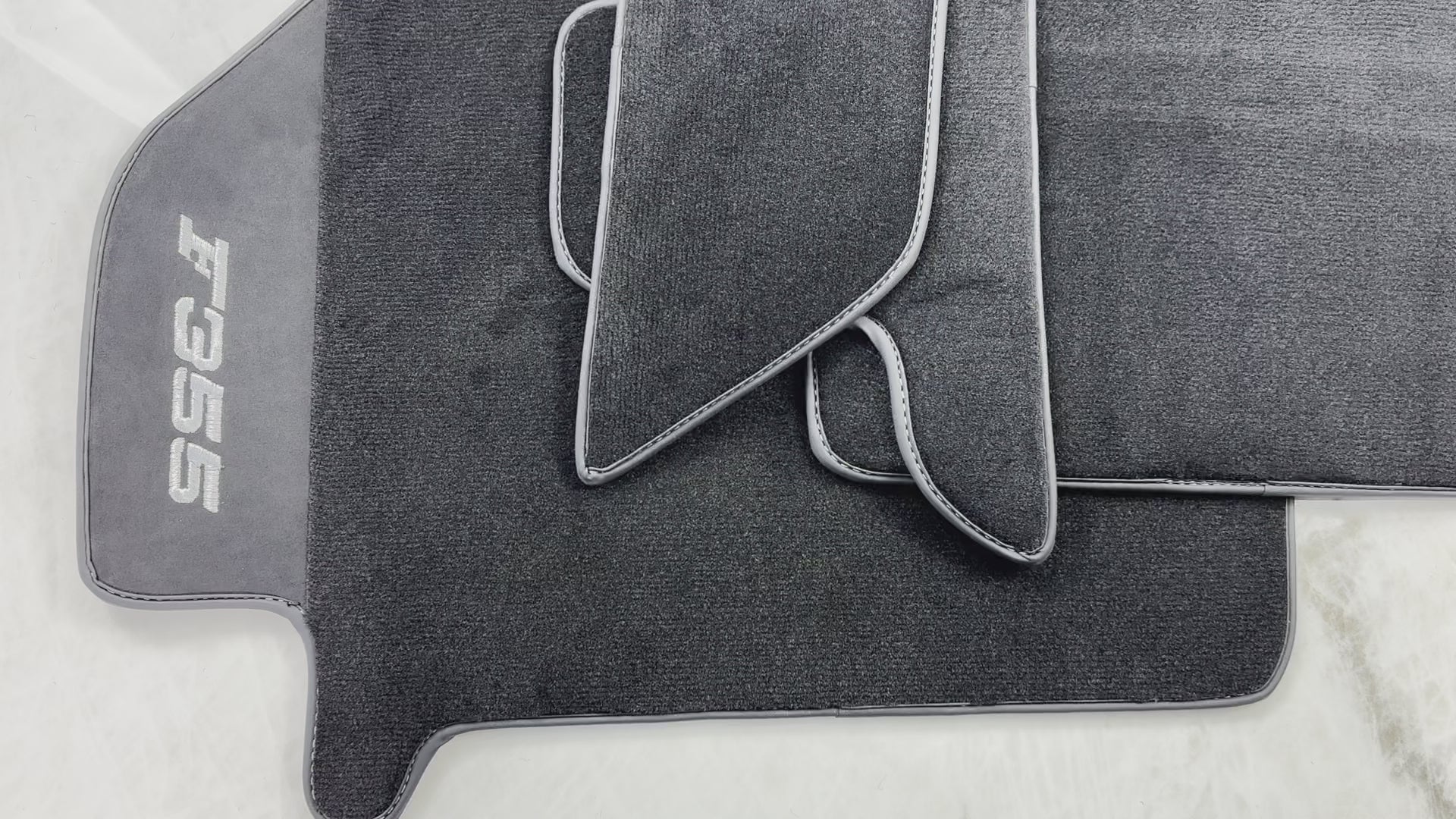 ブラック フロアマット フェラーリ F355 1994-1999 アルカンターラレザー付き - AutoWin