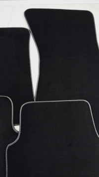 A6 - C8 セダン (2018-2023) 用ブラックフロアマット