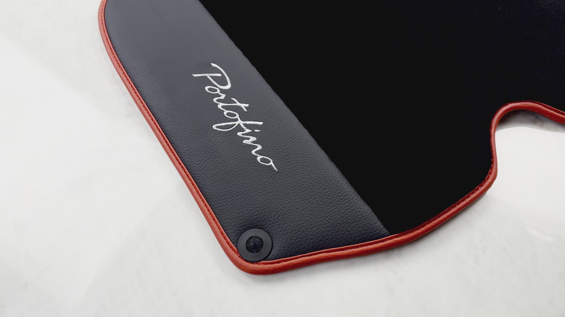 Schwarze Fußmatten für Ferrari Portofino (2018–2023) mit Leder und rotem Rand - AutoWin