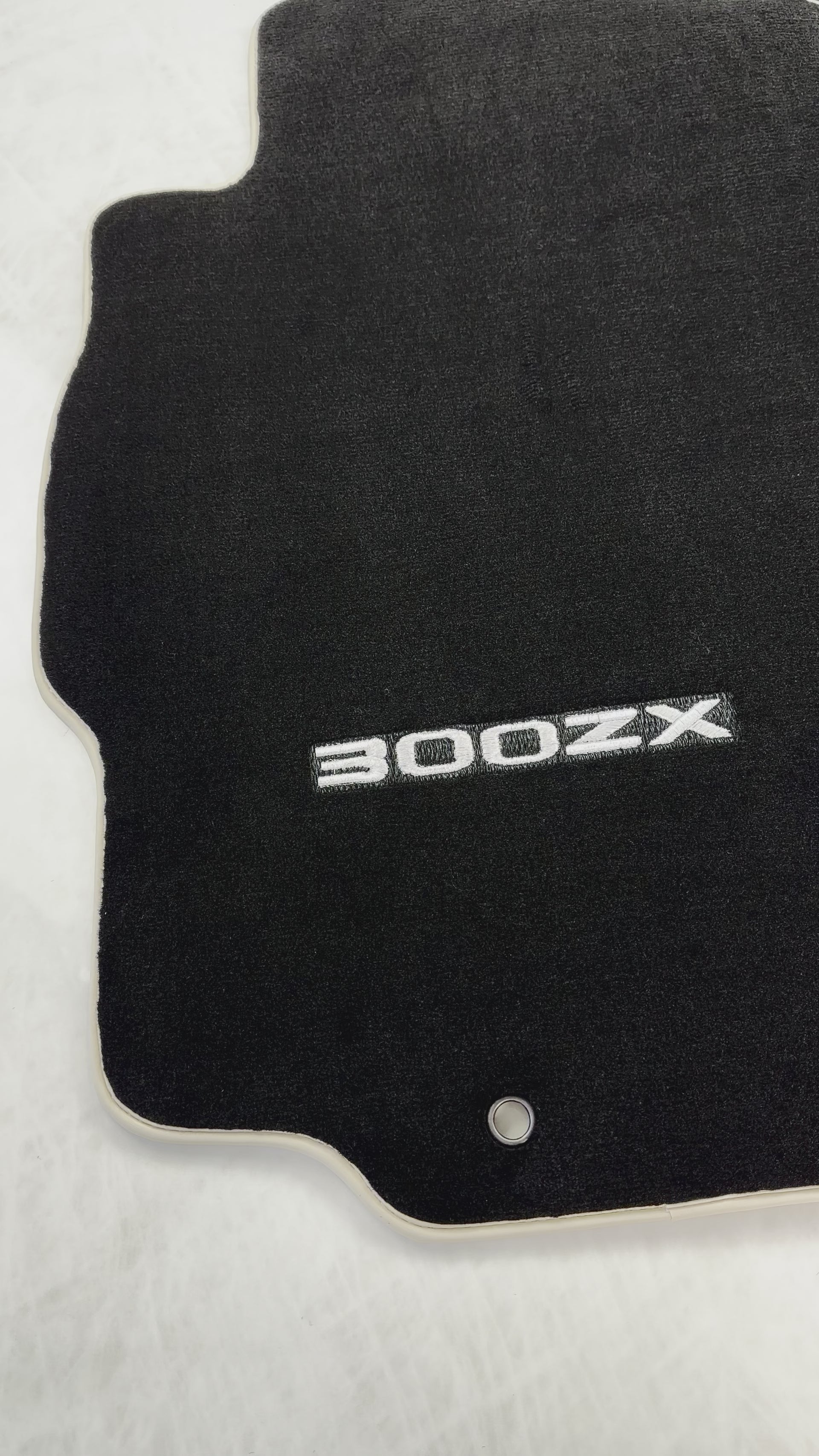 Schwarze Fußmatten für Nissan 300ZX (1990-2000) mit beiger Umrandung - AutoWin