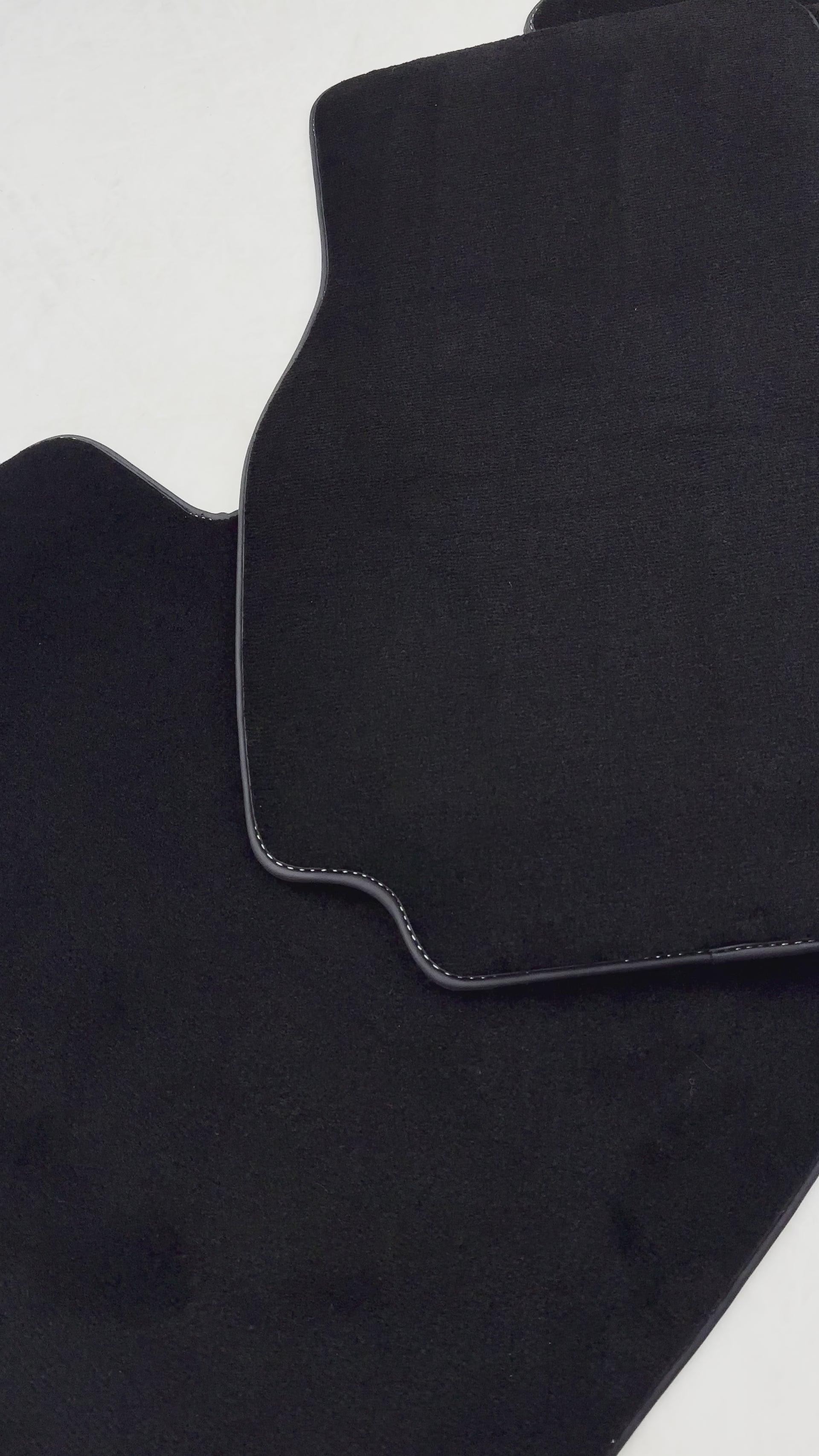 Schwarze Fußmatten für Nissan Patrol (1988–1998). - AutoWin