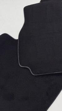 日産パトロール (1988-1998) 用ブラックフロアマット