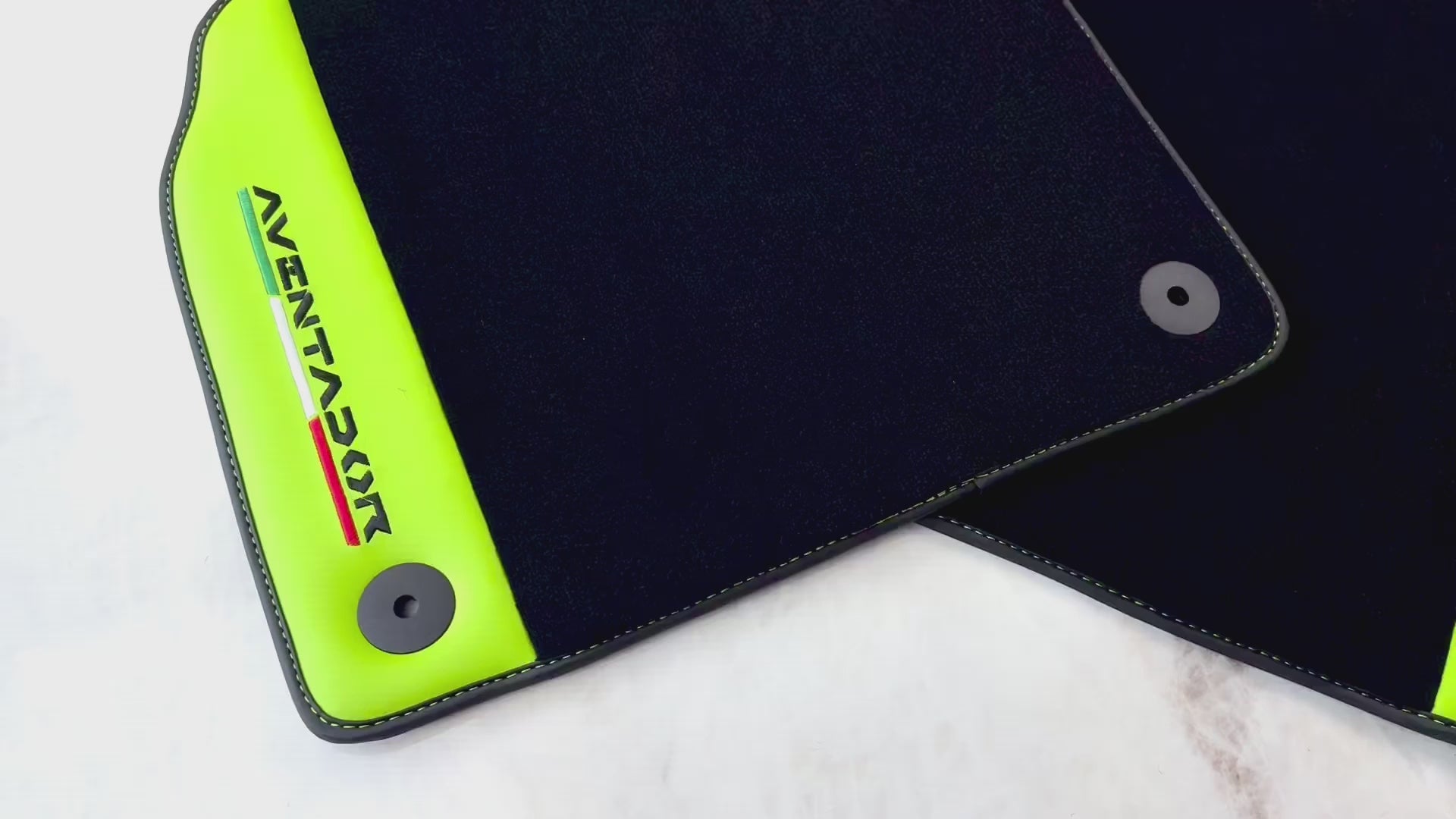 ランボルギーニ アヴェンタドール用ブラック フロアマット グリーン レザー - AutoWin.EU