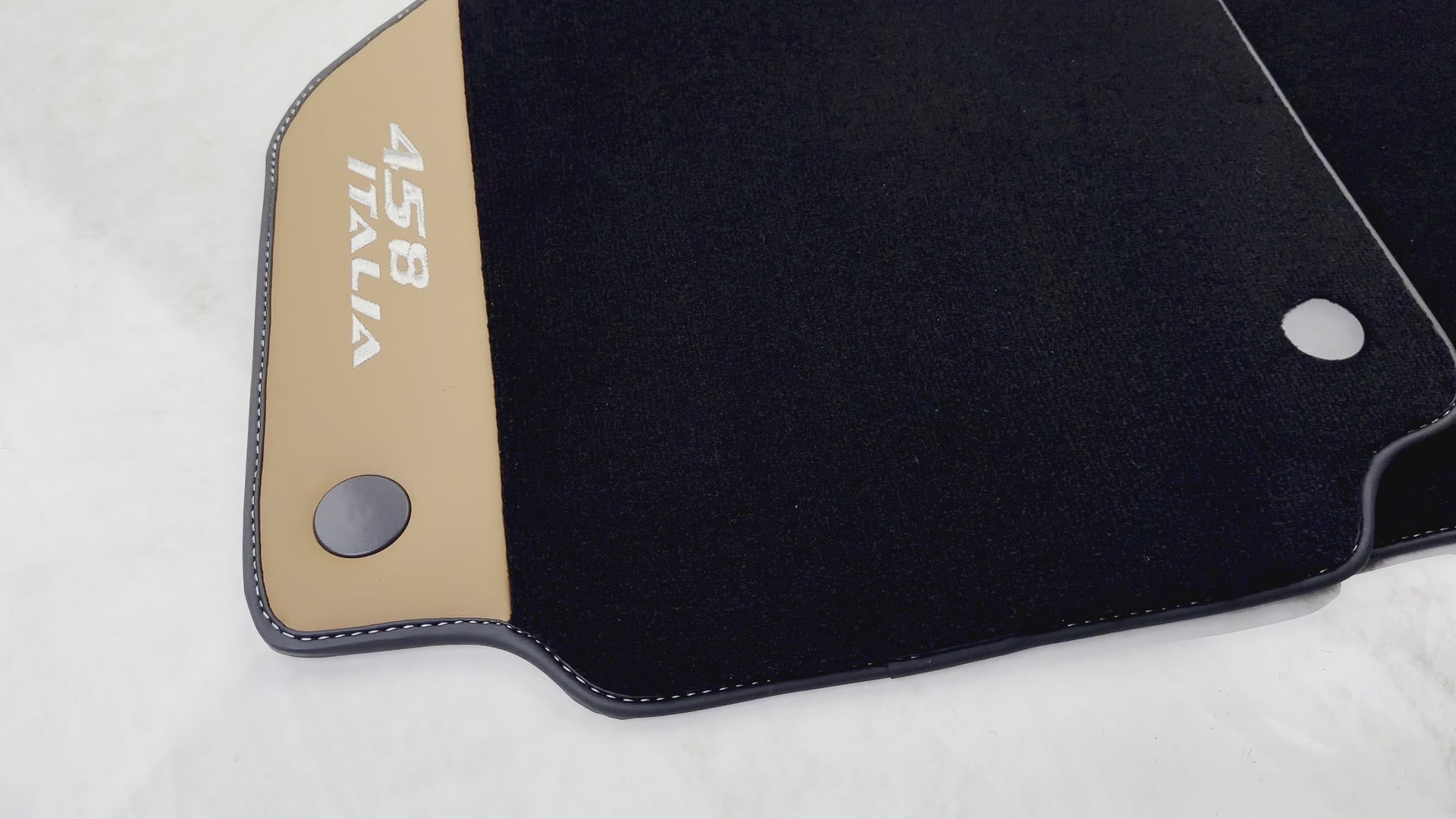 フェラーリ 458 イタリア (2009-2015) 用ブラック フロアマット クオイオ ナッパ レザー - AutoWin