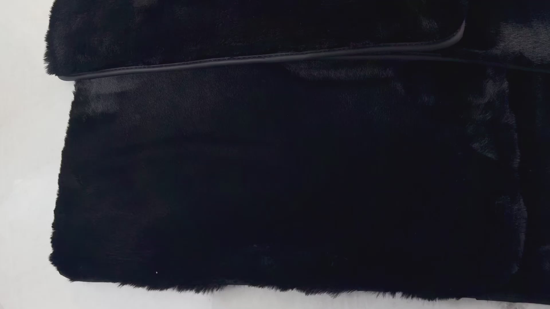 Schwarze Schaffell-Fußmatten für BMW 7er G12 - AutoWin