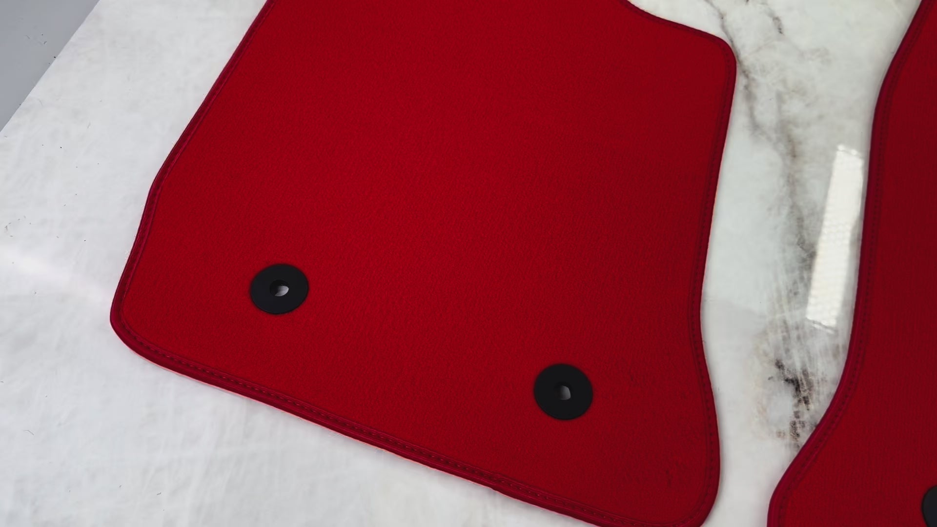 シボレー コルベット C7 タルガ トップ (2014-2019) 用レッド フロアマット - AutoWin