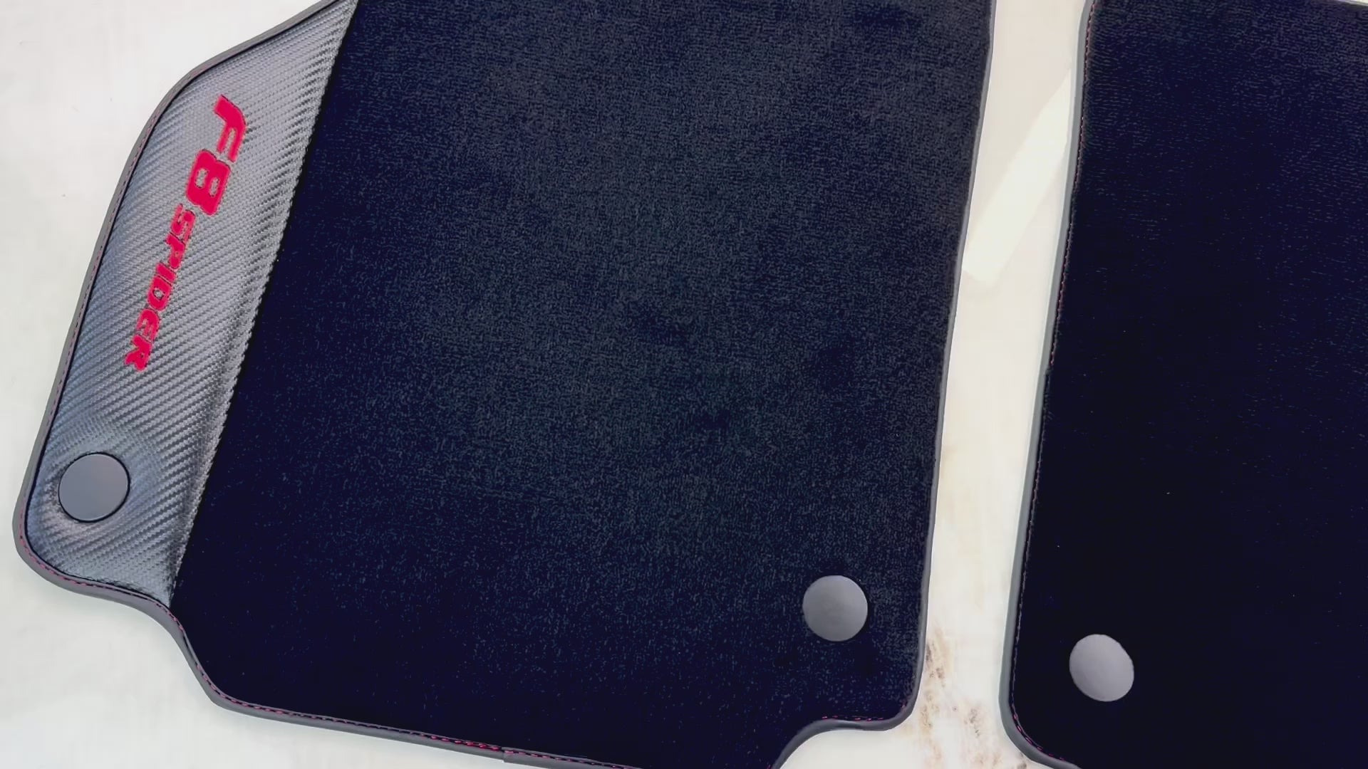 Fußmatten für Ferrari F8 Spider (2019-2022) mit Carbonfaser - AutoWin