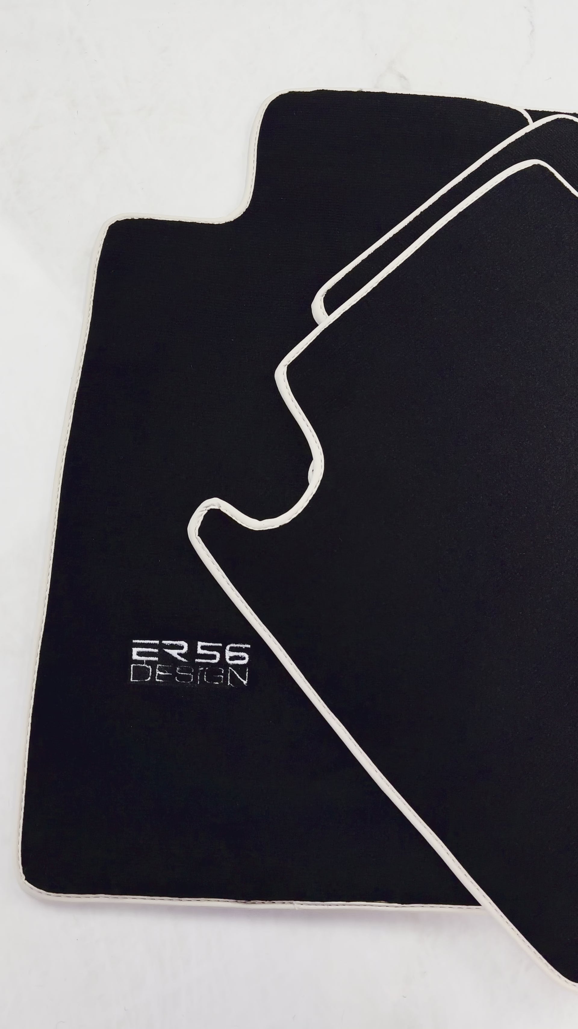 トヨタ ランドクルーザー 120 (2002-2009) ベージュ トリム用ブラック フロアマット | ER56のデザイン - ER56 Design