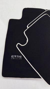 トヨタ ランドクルーザー 120 (2002-2009) ベージュ トリム用ブラック フロアマット | ER56のデザイン